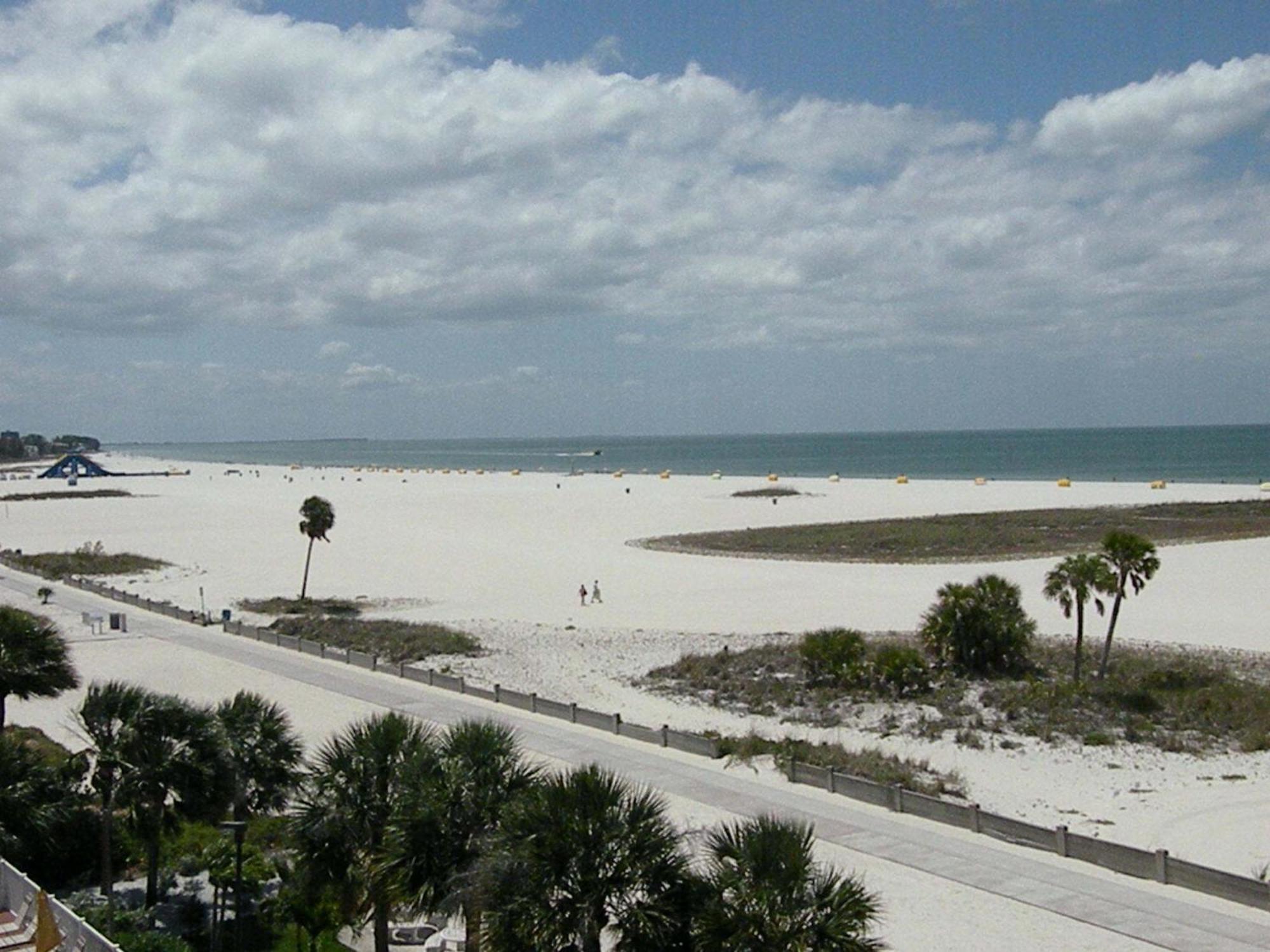 Surf Beach Resort By Sunsational Beach Rentals St. Pete Beach Exterior photo