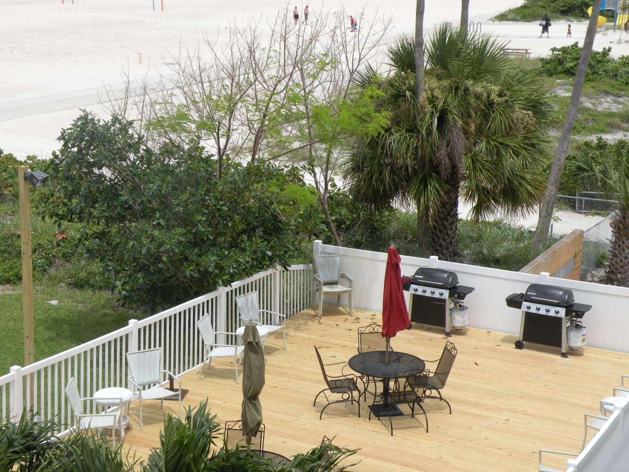 Surf Beach Resort By Sunsational Beach Rentals St. Pete Beach Exterior photo