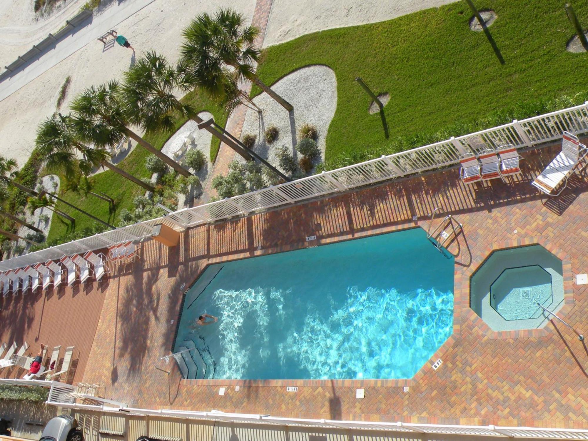 Surf Beach Resort By Sunsational Beach Rentals St. Pete Beach Exterior photo