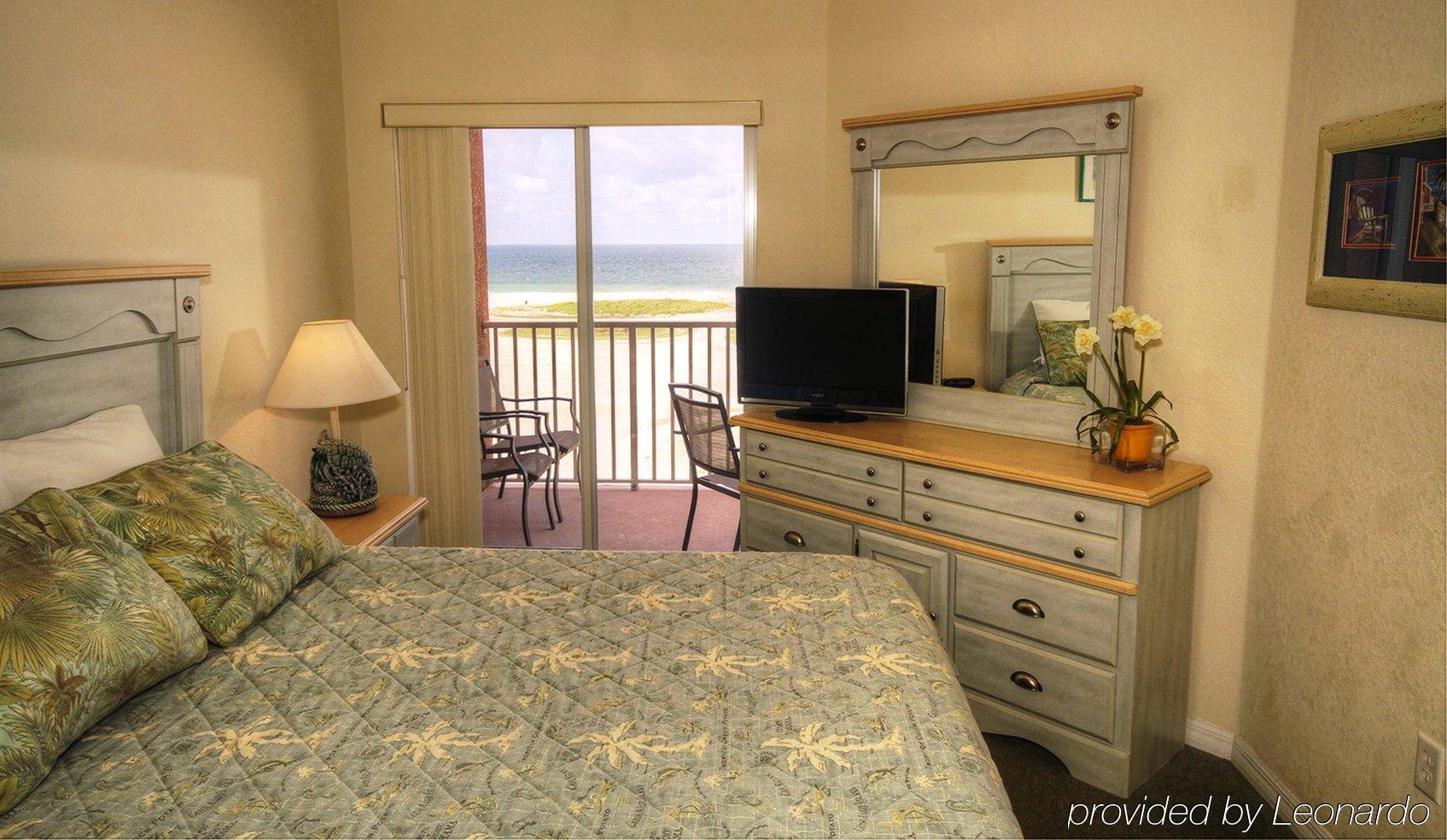 Surf Beach Resort By Sunsational Beach Rentals St. Pete Beach Room photo