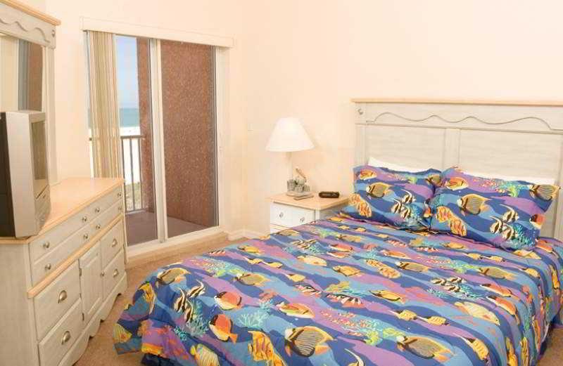 Surf Beach Resort By Sunsational Beach Rentals St. Pete Beach Room photo