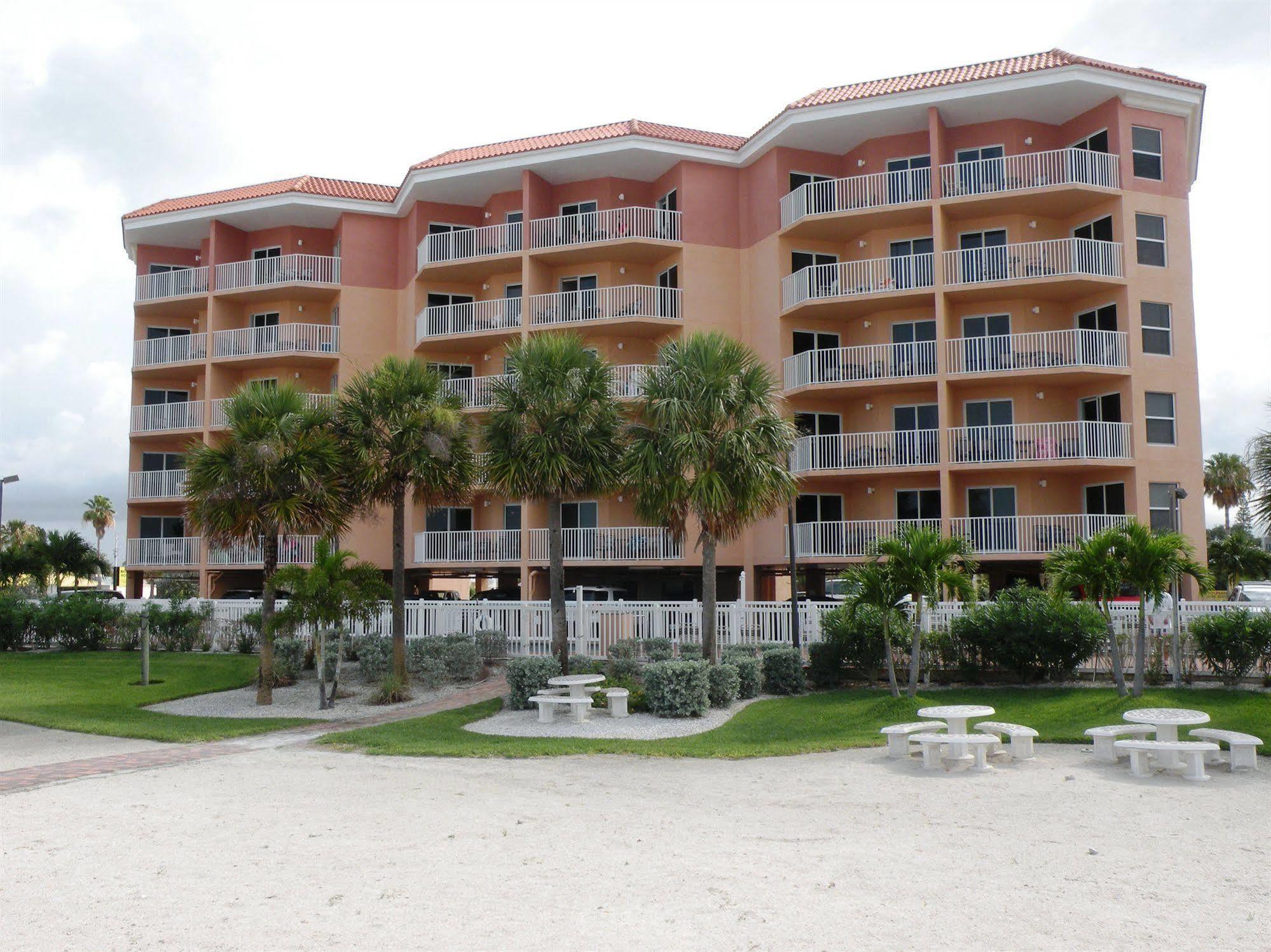 Surf Beach Resort By Sunsational Beach Rentals St. Pete Beach Exterior photo