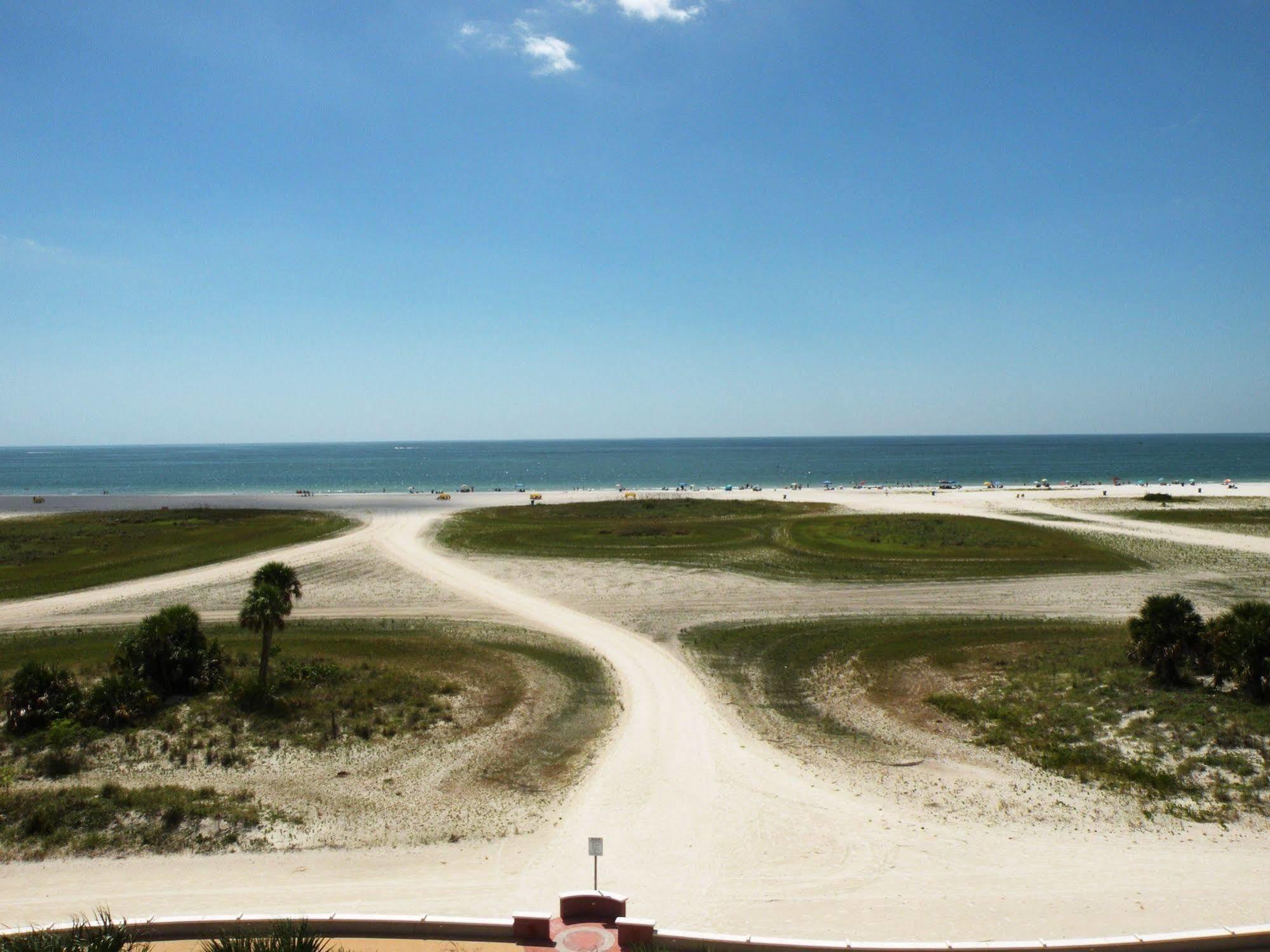 Surf Beach Resort By Sunsational Beach Rentals St. Pete Beach Exterior photo