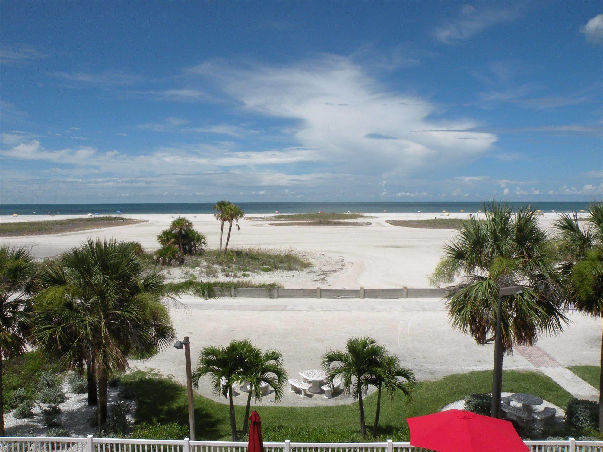 Surf Beach Resort By Sunsational Beach Rentals St. Pete Beach Exterior photo